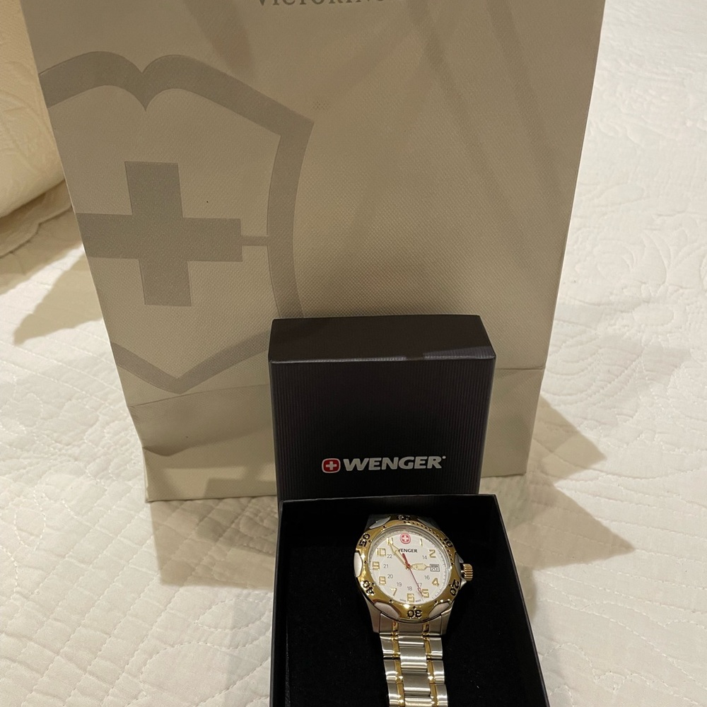 NWOT Wenger Two Tone Watch .